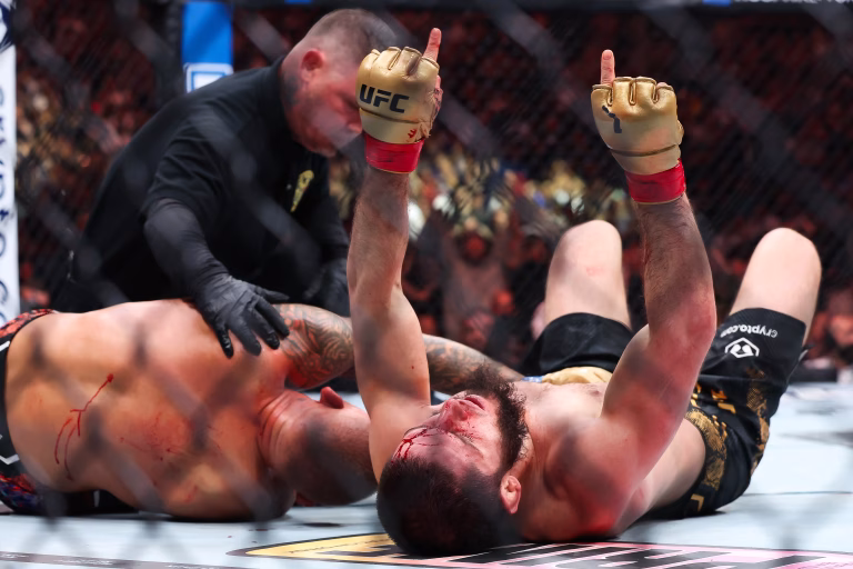 Cruel Irony: Islam Makhachev stops Dustin Porier with his own favourite submission